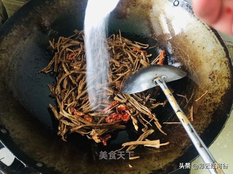 红烧肉焖茶树菇的做法分享-6
