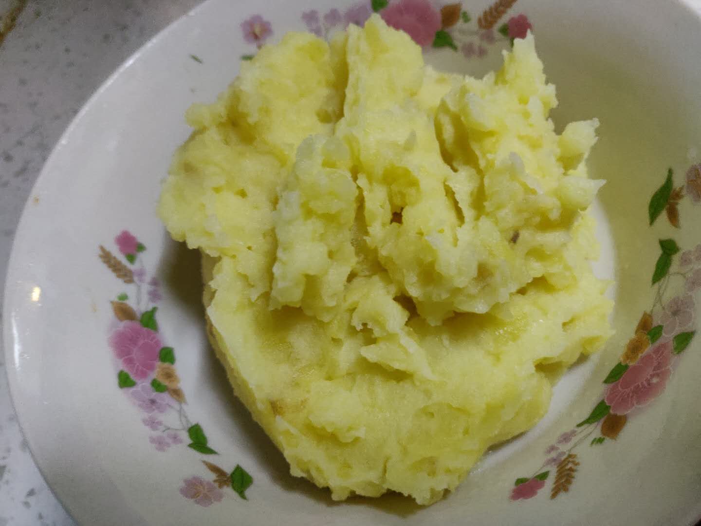 家庭自制土豆泥最简单（奶香土豆泥的做法）-1