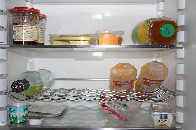 冰箱容易结冰是什么原因（冰箱上面结冰是怎么回事）-2