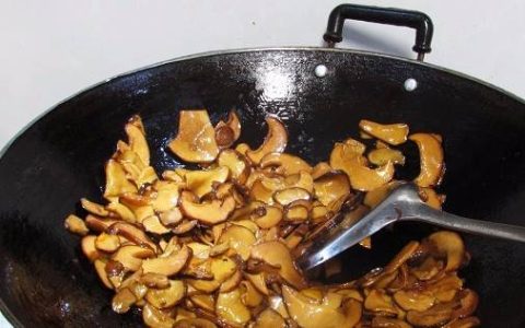 蘑菇怎么炒好吃（素炒蘑菇的家常又简单做法）