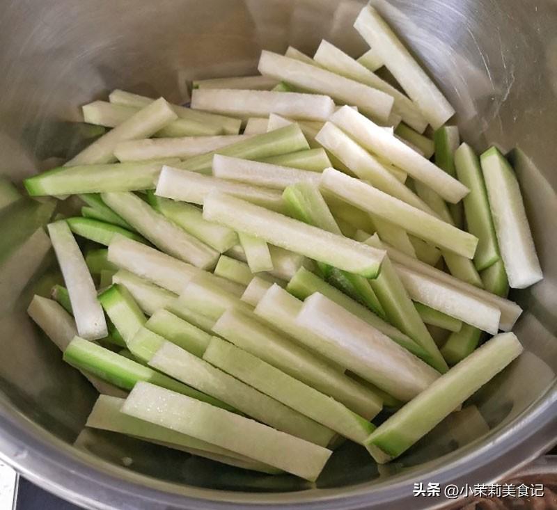 腌白萝卜怎么腌好吃又脆（最简单腌白萝卜干做法）-7