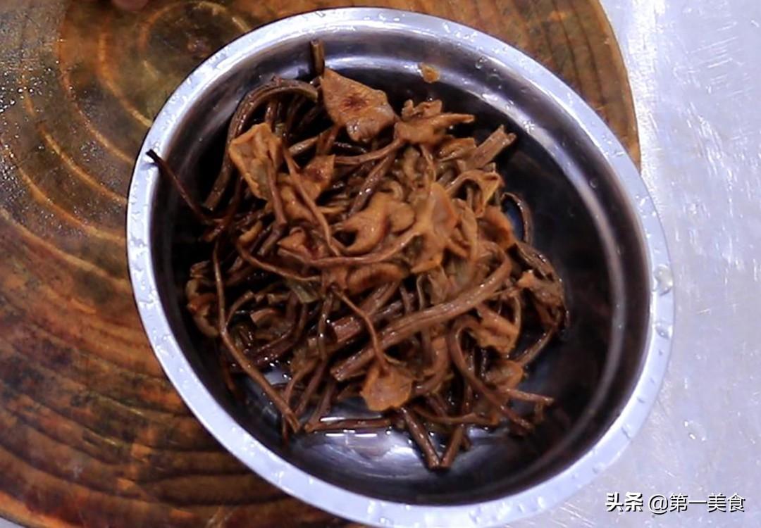 茶树菇炖鸡汤什么时候放茶树菇-2