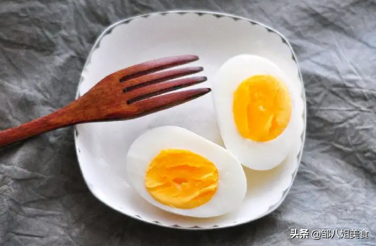 白煮鸡蛋一般煮多长时间（煮鸡蛋不粘壳的方法）-2