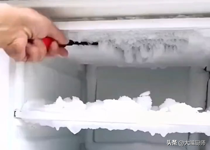 冰箱如何除冰最快方法，五分钟冰箱除霜小妙招-3
