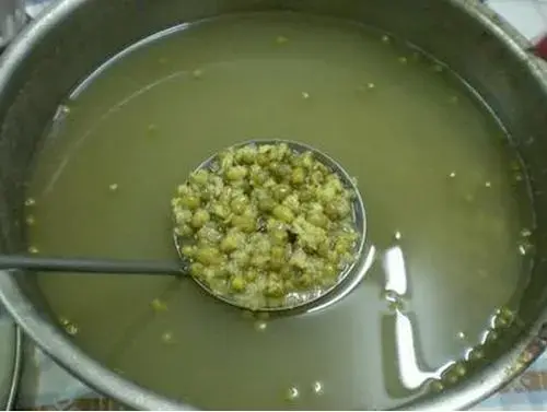 熬绿豆汤是开水下还是冷水下呢-2