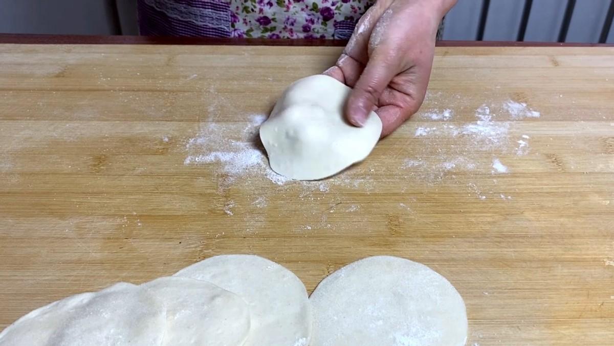 蒸春饼的做法家常做法（春饼怎么做又薄又软又好吃）-4