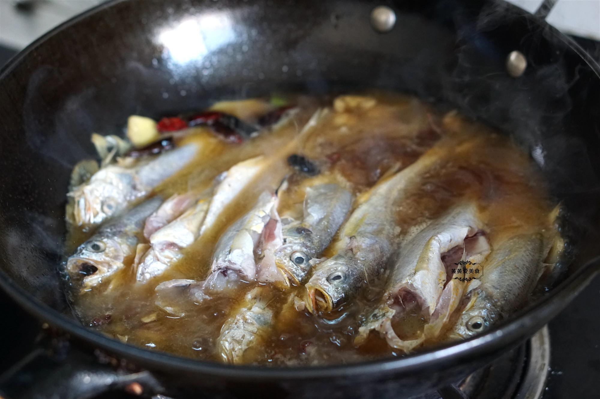 小黄鱼的做法家常做法红烧 红烧黄鱼最正宗的做法窍门-9