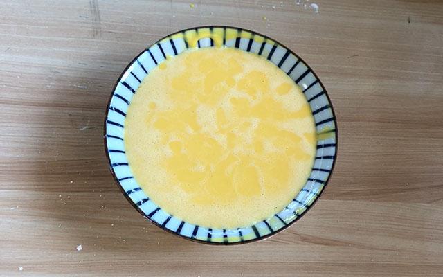 奶黄馅的做法和配方（奶黄馅料怎么做好吃）-3