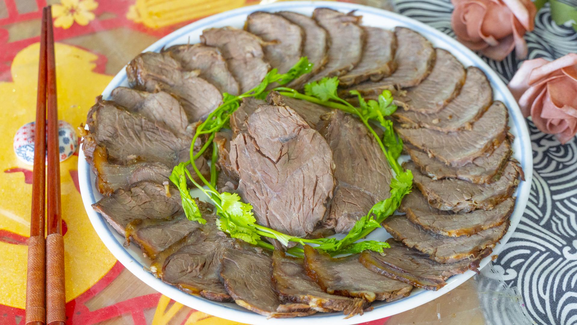 五香牛肉的做法最正宗的做法（五香牛肉怎么腌制方法）-2