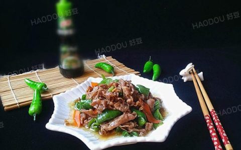 辣椒炒羊肉片怎么炒嫩又好吃（熟羊肉炒辣椒的家常做法）