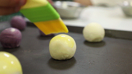 蛋黄酥的制作方法和配料（蛋黄酥制作过程以及配方）-19