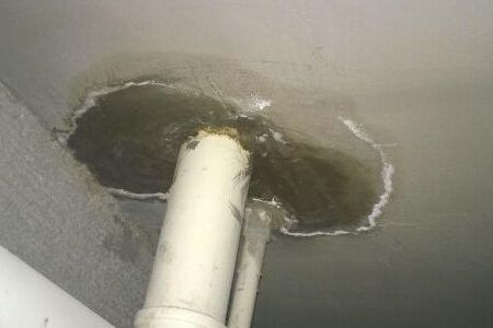 下水管漏水怎么查漏水点（如何判断地下水管漏水位置）-1