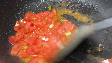 西红柿鸡蛋汤的家常做法，怎样做番茄炒鸡蛋更好吃-8