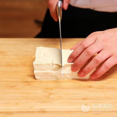 清汤白菜豆腐汤的做法（白菜豆腐清汤怎么做）-2
