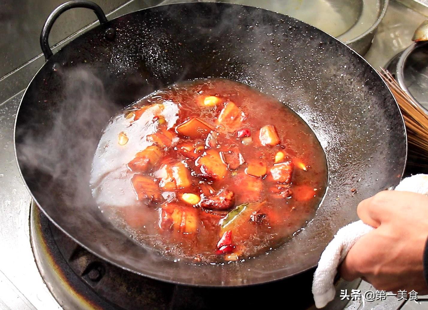 红烧肉和土豆一起怎么烧（土豆红烧怎么做）-7