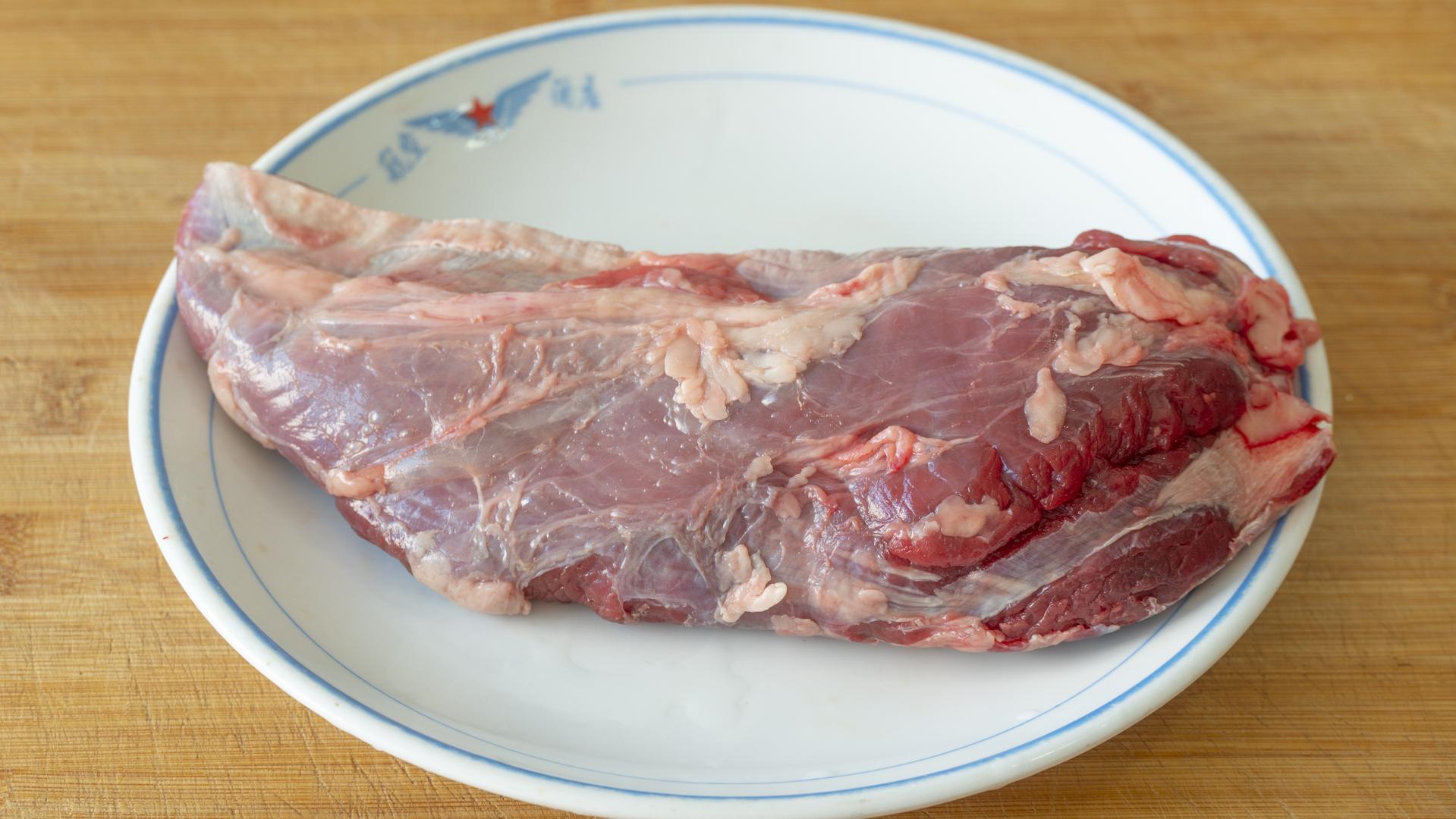 五香牛肉的做法最正宗的做法（五香牛肉怎么腌制方法）-3
