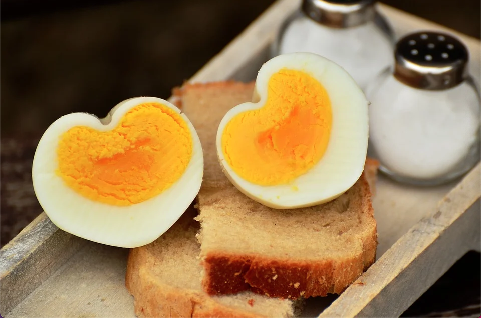 煮鸡蛋时间是从水沸腾算起吗，水煮蛋的营养成分-3