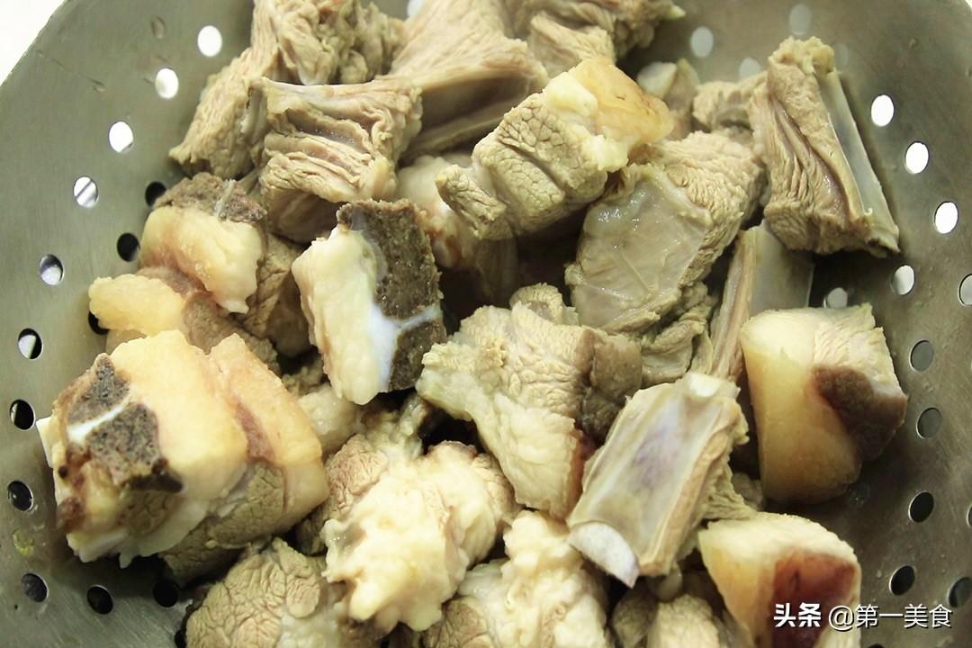 红烧羊排怎么做最好吃（最正宗的红焖羊排的做法）-5