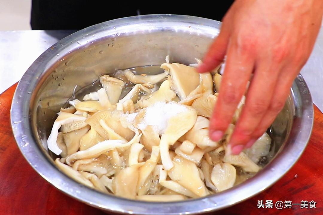 油炸蘑菇的制作方法_干炸蘑菇家常做法-3