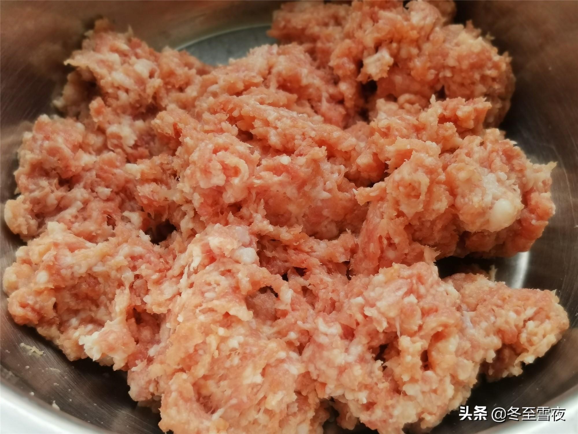 干炸猪肉丸子的做法（怎样炸猪肉丸子好吃又简单）-3