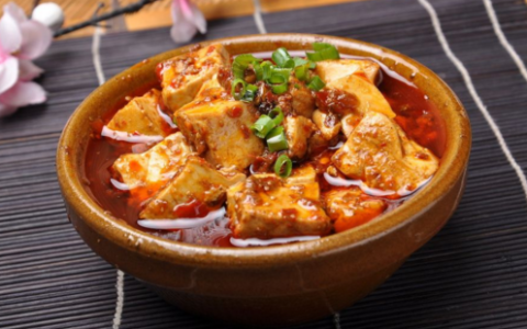 红烧麻辣豆腐的家常做法_老干妈可以做麻婆豆腐吗？