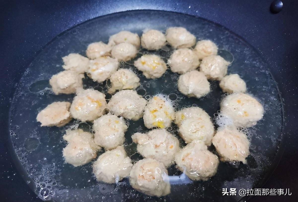 做肉丸子的配方和做法（弄肉丸子馅都放什么料）-9