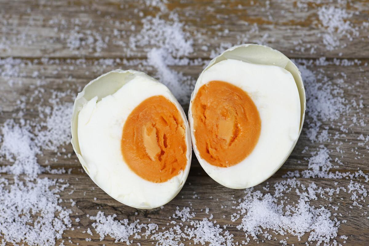 腌鸡蛋的做法 腌鸡蛋十斤鸡蛋多少盐-8