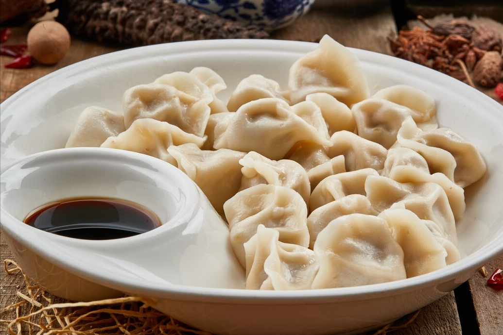 牛肉水饺子馅怎么调（牛肉配啥菜包饺子最好）-8