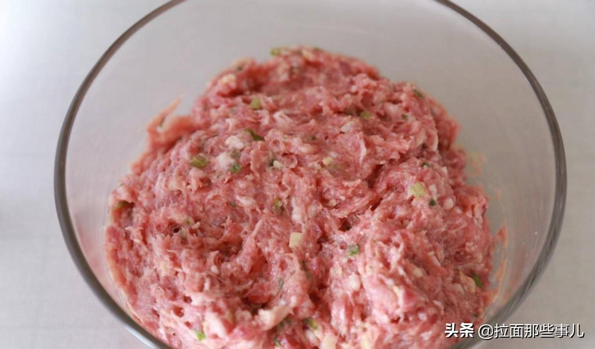 做肉丸子的配方和做法（弄肉丸子馅都放什么料）-7