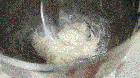 蛋黄酥的制作方法和配料（蛋黄酥制作过程以及配方）-5