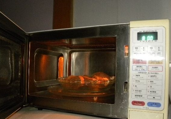 微波炉烤红薯为什么要包纸（微波炉烤红薯的最佳做法）-3