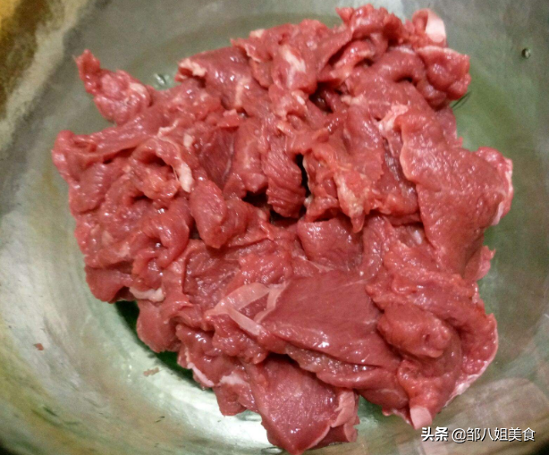 炒牛肉片怎么炒好吃又嫩 里脊牛肉炒芹菜做法-3
