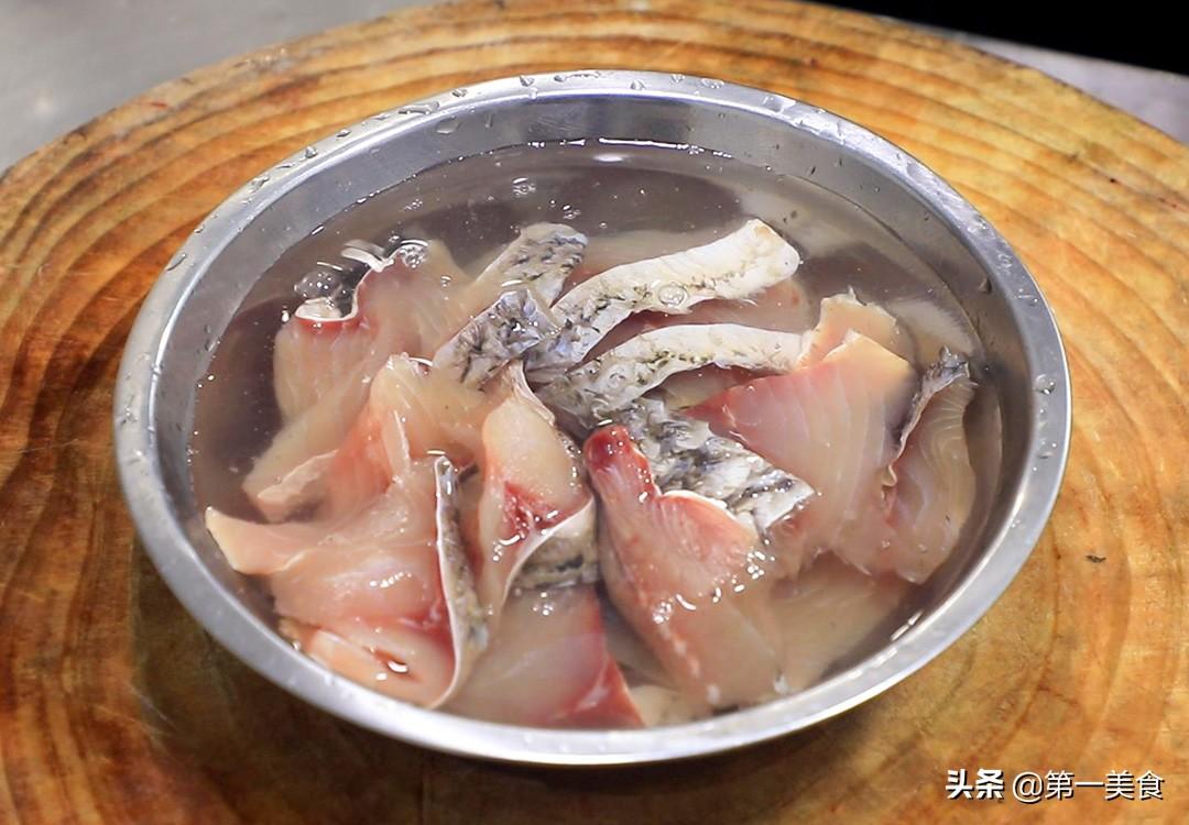 火锅鱼怎么做好吃（麻辣火锅鱼的家常做法）-5