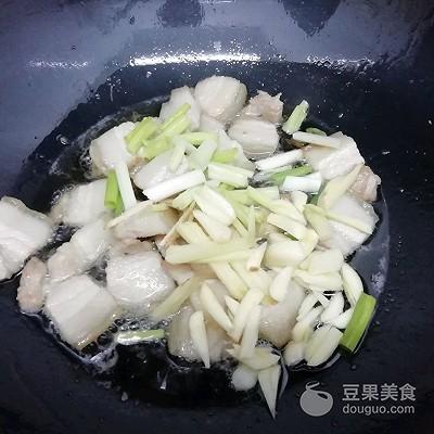 猪肉酸菜炖粉条怎么做好吃（酸菜白肉粉条的做法）-9
