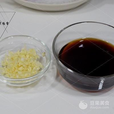 蒜蓉小龙虾配菜放什么好，蒜蓉粉丝蒸青龙虾的做法-4