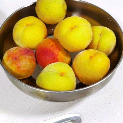 黄桃罐头怎么做（家庭自制黄桃罐头的做法）-5