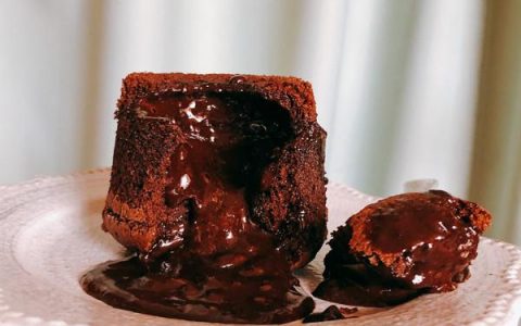 巧克力熔岩蛋糕的做法和配方（为什么巧克力熔岩蛋糕会塌）