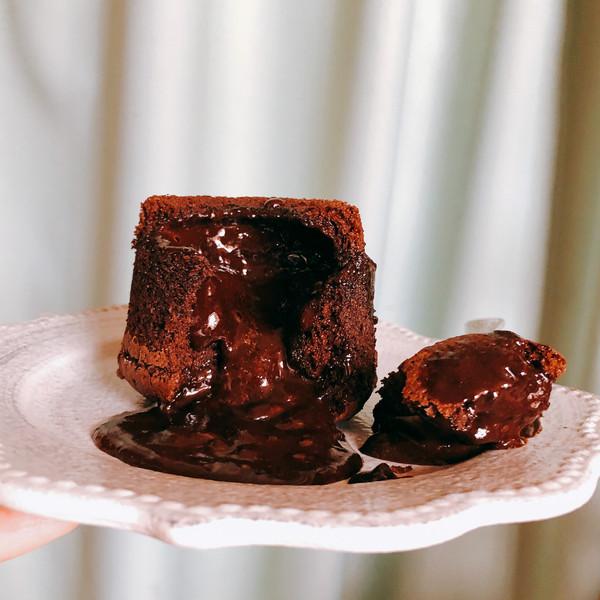 巧克力熔岩蛋糕的做法和配方（为什么巧克力熔岩蛋糕会塌）-1
