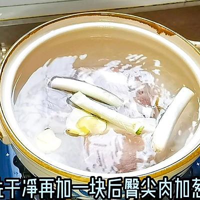 酸菜炖白肉的做法东北（酸菜白肉怎么做好吃）-3