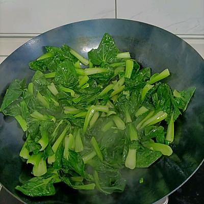 青菜炒香菇的正确制作方法 香菇炒青菜的做法-4