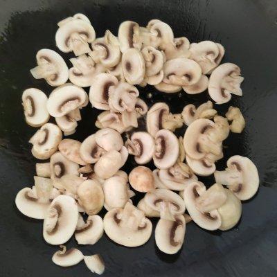 蘑菇怎么炒好吃又简单，白色的蘑菇怎样炒好吃？-5