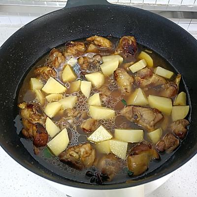 红烧鸡腿炖土豆的家常做法，红烧鸡腿肉烧土豆-10