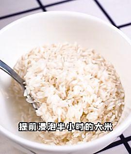 海鲜粥怎么做好吃又简单（海鲜大米粥的家常做法）-2