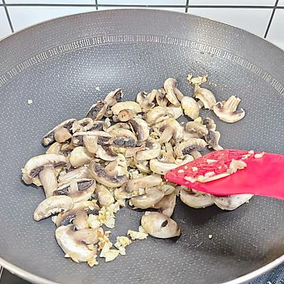蘑菇奶油意面家常做法 奶油蘑菇意面好吃吗？-4
