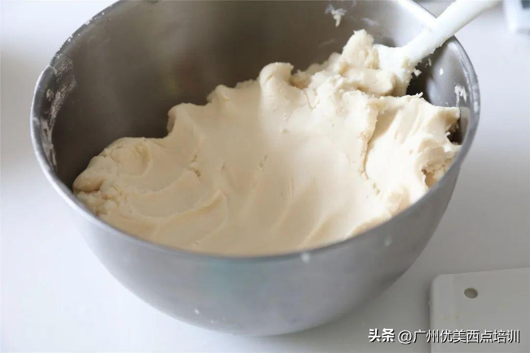 蛋黄酥的制作方法和配料（蛋黄酥制作过程以及配方）-6