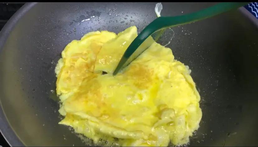 瓜片炒鸡蛋怎么做好吃_西葫芦炒鸡蛋的家常做法-8