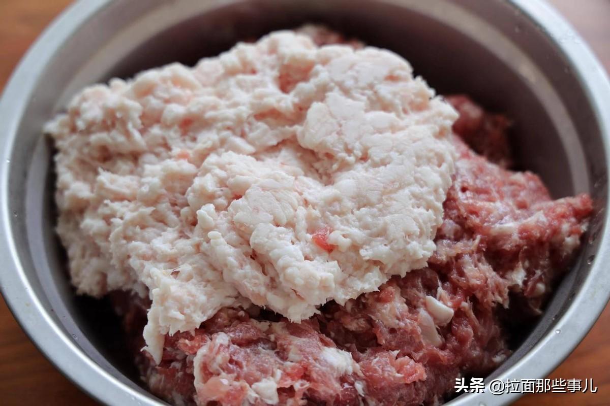 做肉丸子的配方和做法（弄肉丸子馅都放什么料）-4