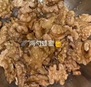 琥珀核桃仁要炸多久？（琥珀核桃仁怎么做）-3