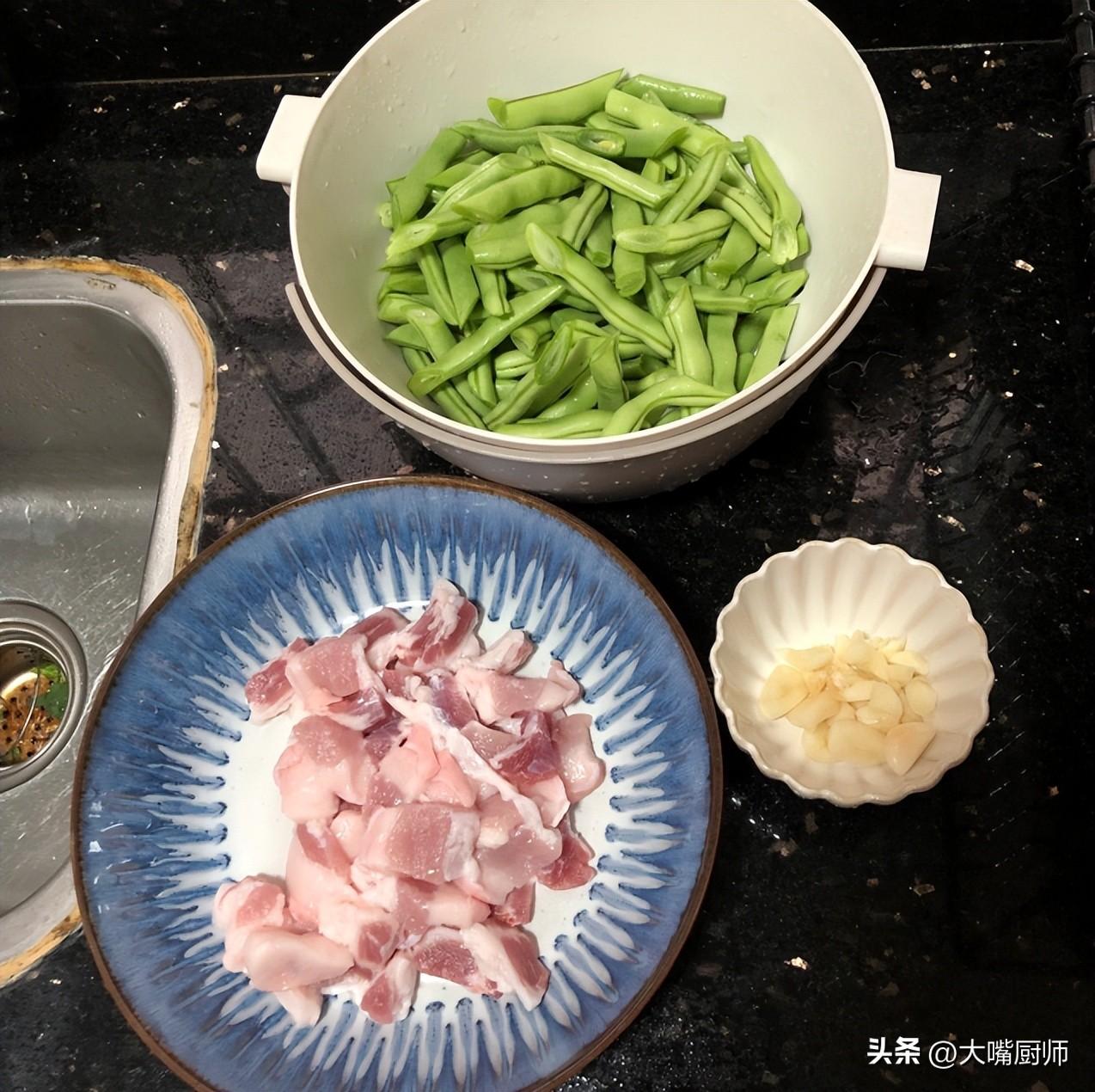 豆角炒肉的做法家常菜（清炒豆角怎么做好吃）-4