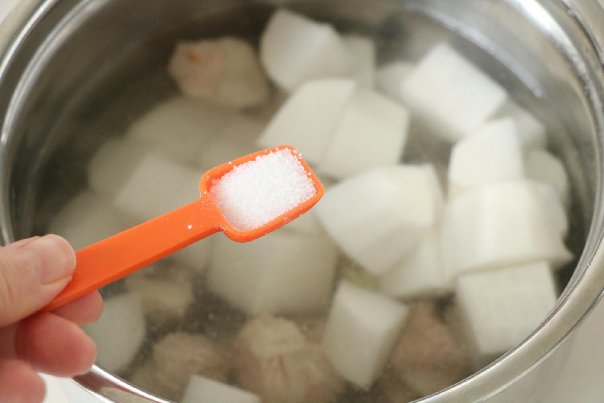 排骨白萝卜煲汤的做法（萝卜排骨汤要炖多久）-8
